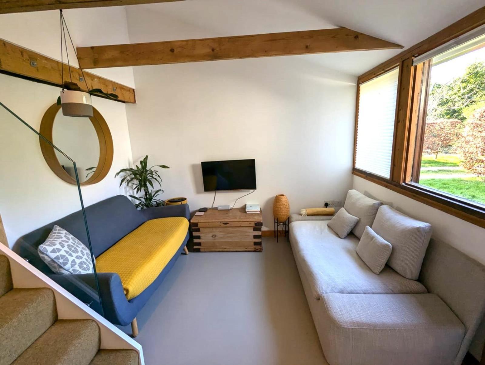Unique & Rural Child Friendly Annexe With Large Gardens, Games & Tennis Court - Chichester Holiday Properties Exterior foto